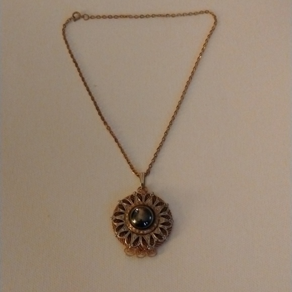 Black and gold pendant necklace - Picture 1 of 3